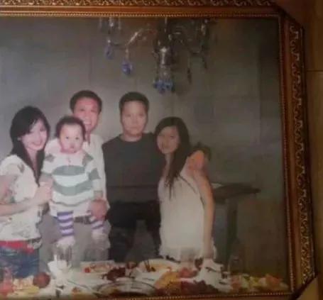 毛晓彤:出生被父亲扔垃圾桶,母亲打3份工养活,今又遇难题