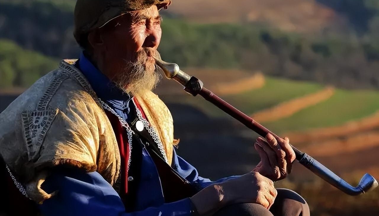 眉毛一根长,胜过万担粮?揭秘长寿眉的玄机与寓意