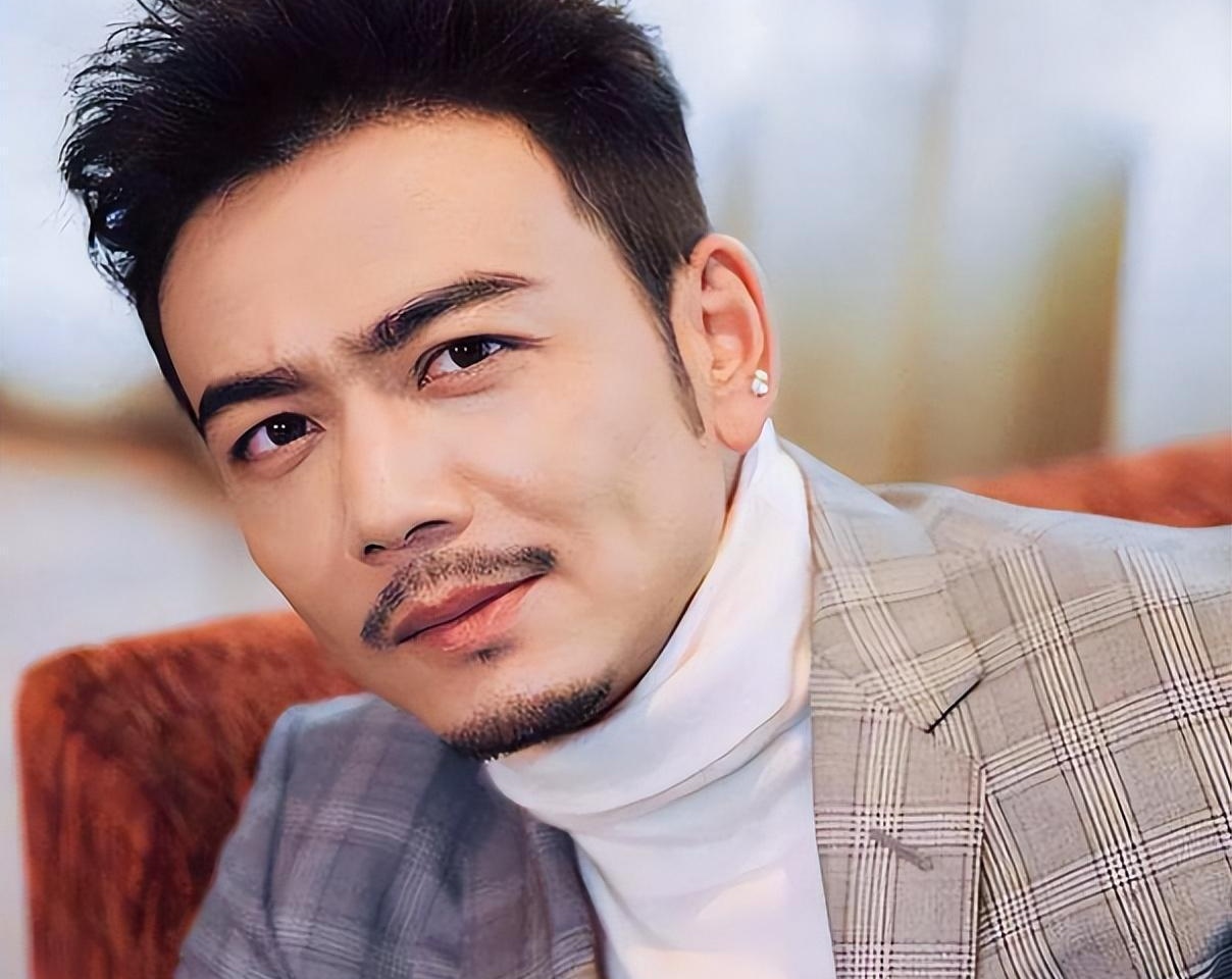 小包总杨烁从巅峰跌落,神坛不再,究竟何事让他经历巨变