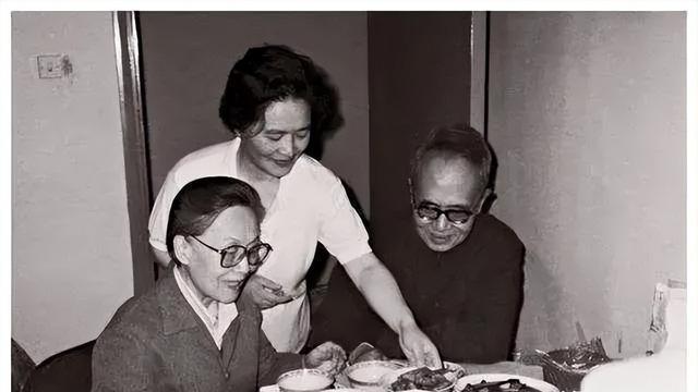 杨绛《我们仨》:如梦如幻记往昔,此情可待成追忆