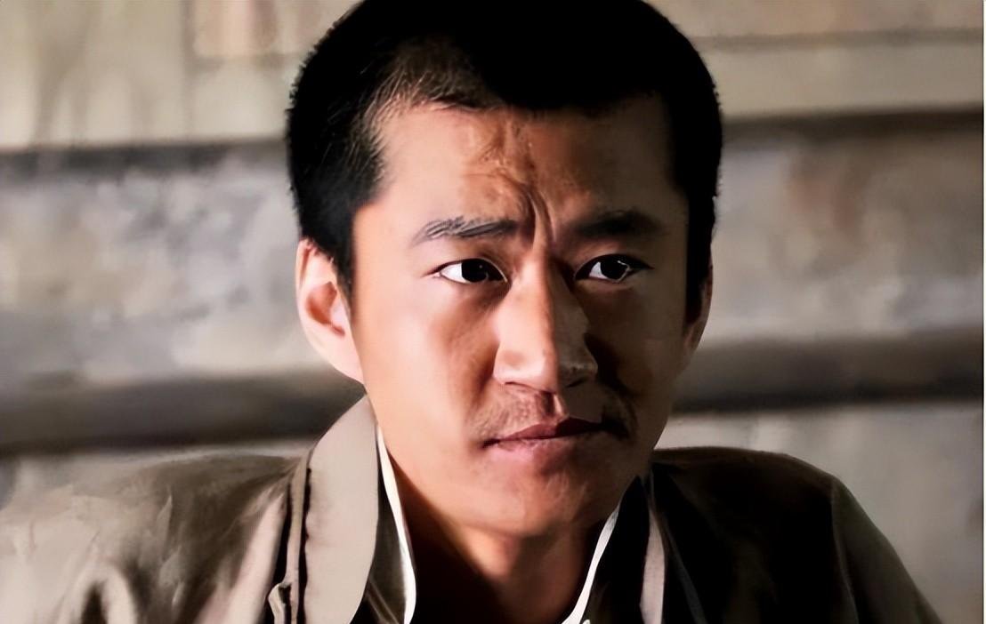 41岁李嘉明新婚12天频传婚变,23岁妻子住院哭红眼!