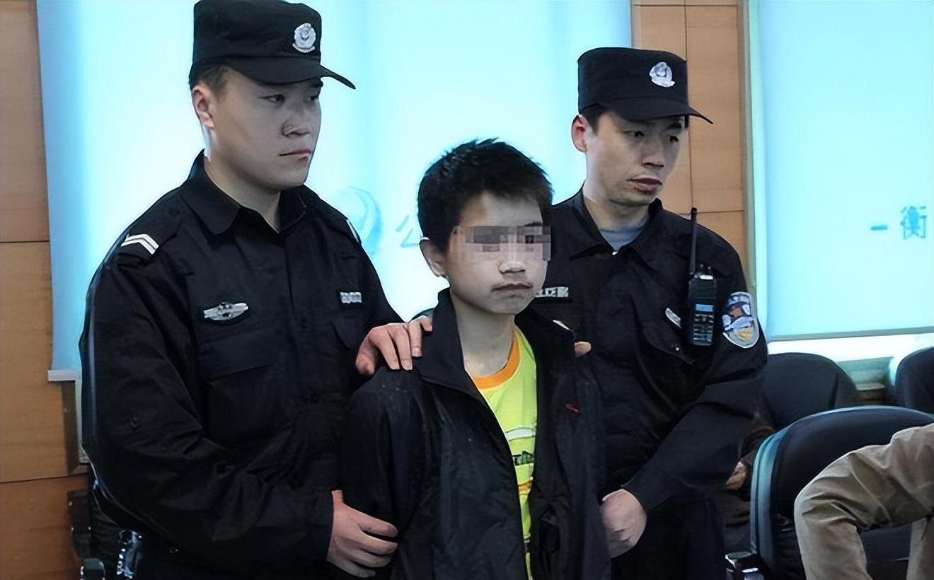 12 岁少年犯下凶案,杀姑姑一家,却对姑父说要读书报答