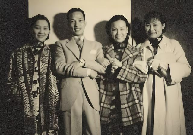 深夜回家妻子拒绝开门,37岁黎铿在公园徘徊片刻后,选择投湖自尽