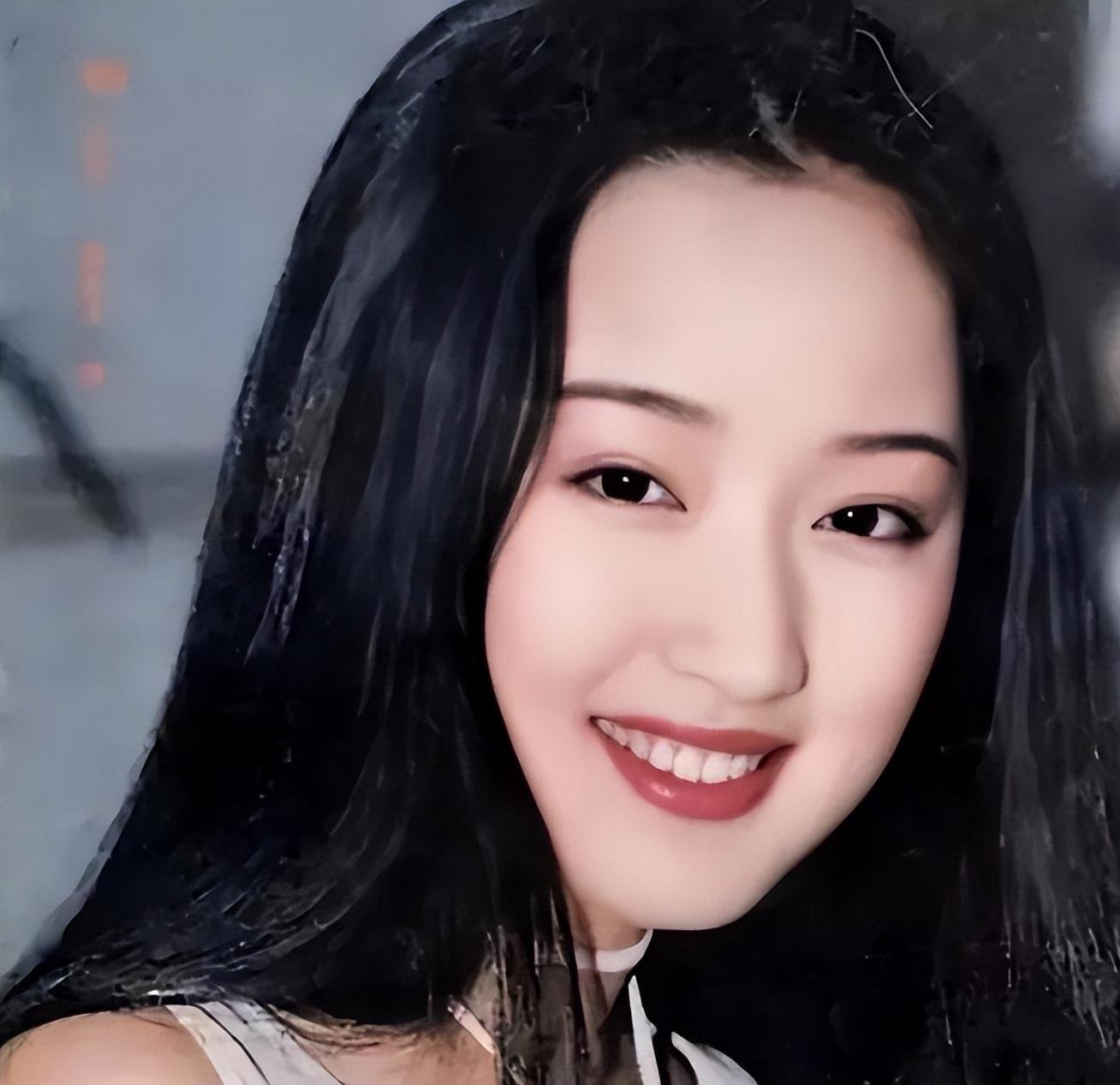 她当年有多美?杨钰莹第一次上央视,工作人员被其美貌惊艳