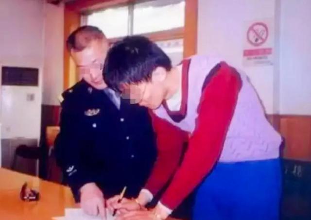 2002年,清华学子刘海洋用硫酸泼熊,21年后却成为中科院高级专家