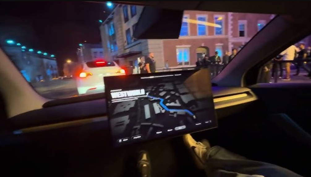 特斯拉Cybercab双门新车，直接取消方向盘，取消刹车踏板