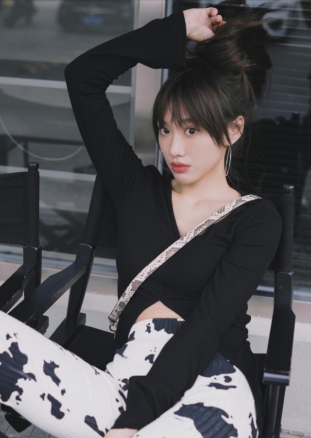 闫妮的女儿邹元清:6岁父母离异,妈妈鼓励我一定要相信爱情