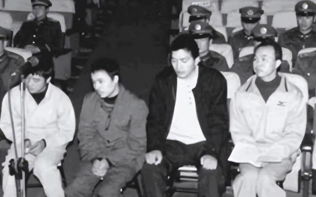 浙江温岭"黑老大"张畏:宣判后被押火葬场,10分钟结束罪恶一生