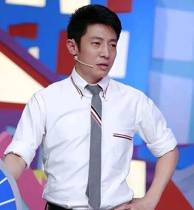 娱乐圈10位学历高的明星,何炅第二,撒贝宁保送中央党校读研