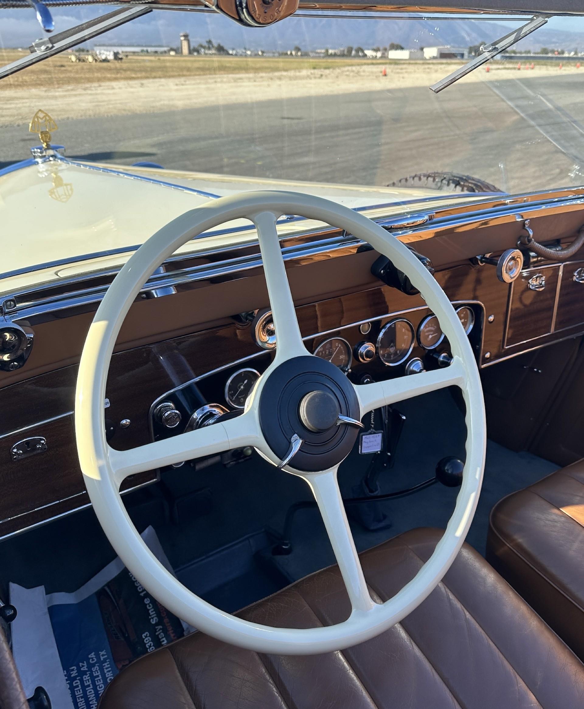 梦想驾驭:迈巴赫齐柏林ds8敞篷跑车,飞行般的奢华体验