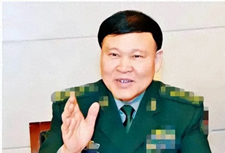 张阳,曾是普通士兵,靠着老婆家的势力成为上将,最终自缢而死