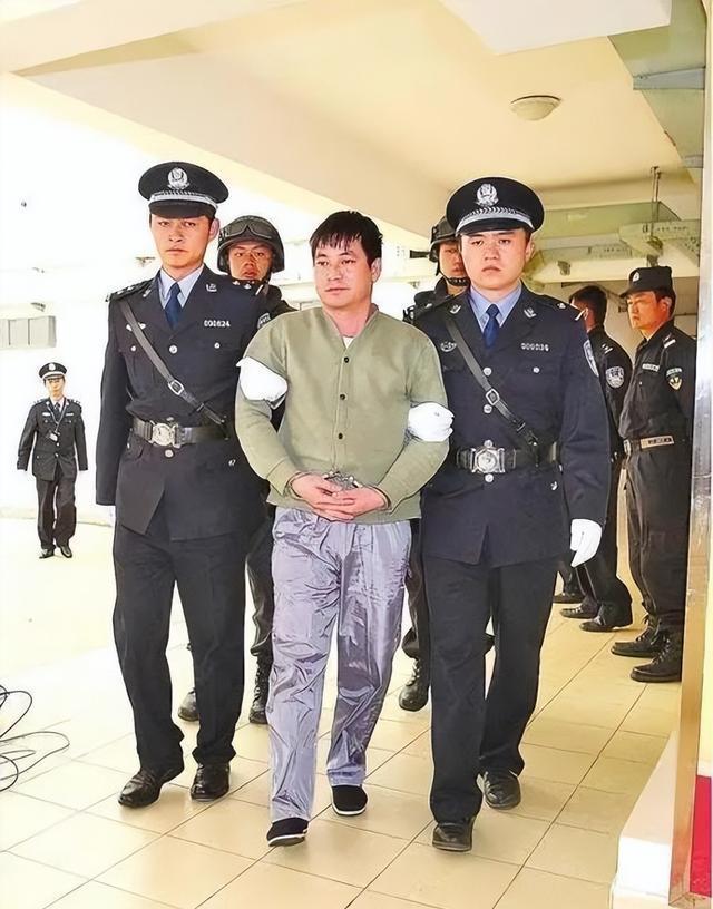 2013年,湄公河主犯糯康,注射死刑前丑态百出,拿出600万求保命