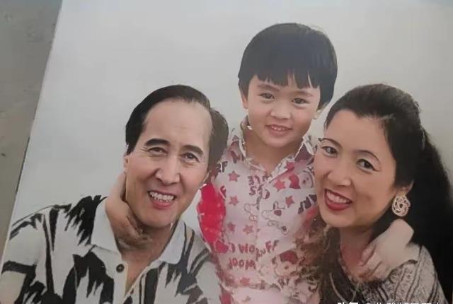 1986年,林立果"未婚妻"和儿子的合影,难得一见!