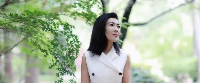 "秋裤门"后,时尚女王苏芒晒女儿照,母女似姐妹