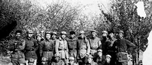 1936年,林总任红军大学校长,下设一科二科,三科都是谁任科长