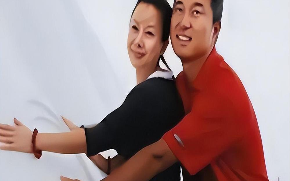 满文军送妻李俐入狱256天,出狱7年终离婚,背后故事引猜测?