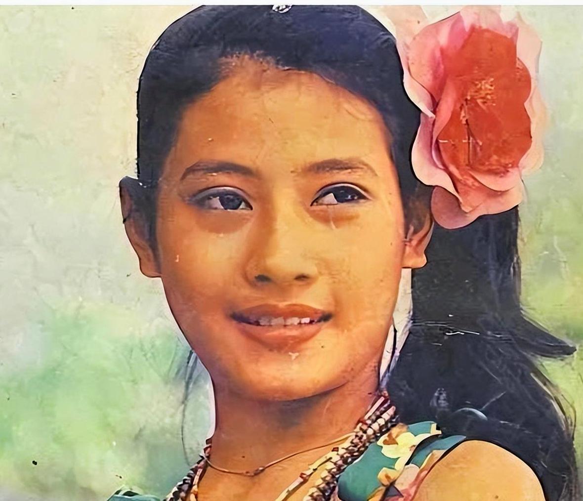 最美王妃变落魄,西拉米趴地与狗争食,曝光后剃度出家