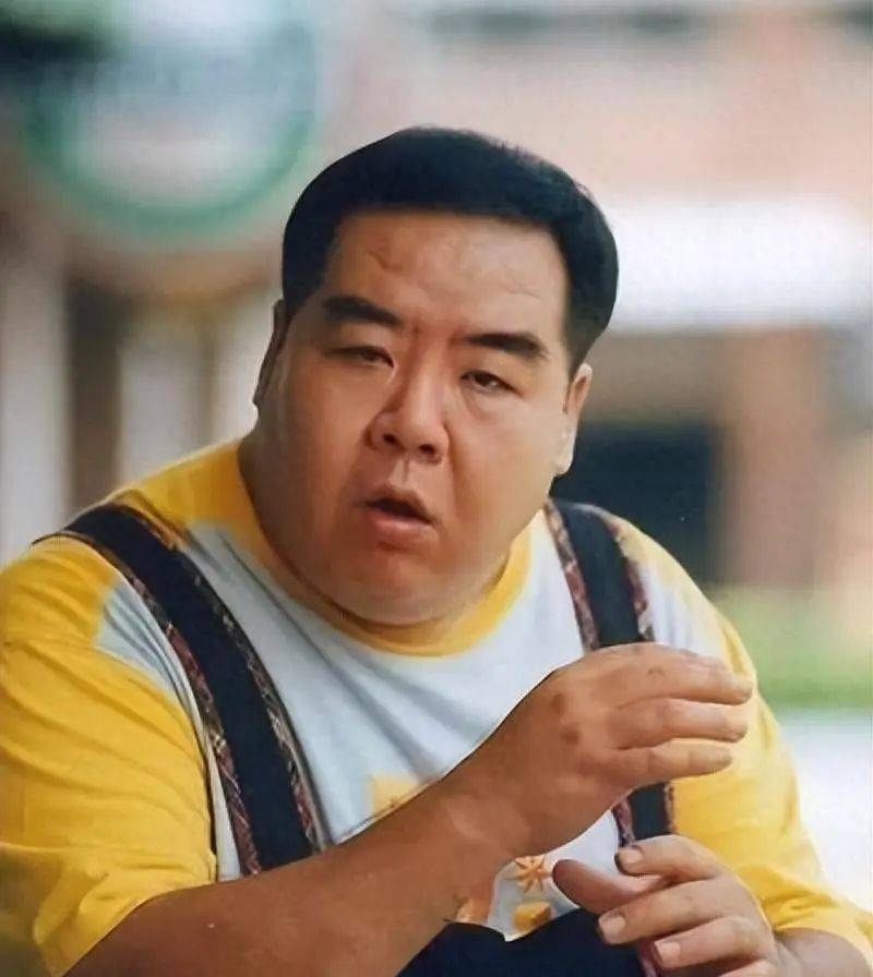 "肥猫"郑则仕,负债8000万住贫民窑,爱妻重病仍慷慨解囊