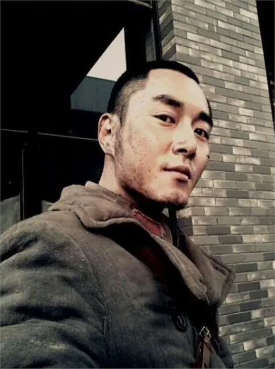 "果郡王"李东学不红,是因为他早就在"其他圈子"里,红得发紫