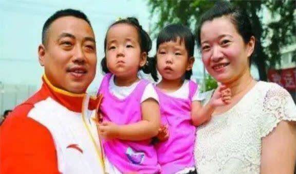 回顾刘国梁妻子:因爱去往日本,孕两个女儿,成亿万富婆走上巅峰