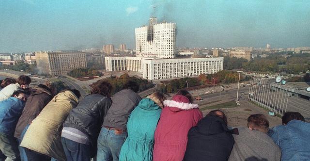 炮打白宫,35张罕见的老照片,1993年的俄罗斯