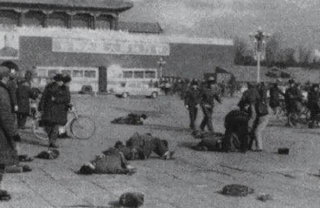 1994年北京建国门枪战:悍匪田明建单手换弹夹,一人对抗千名军警