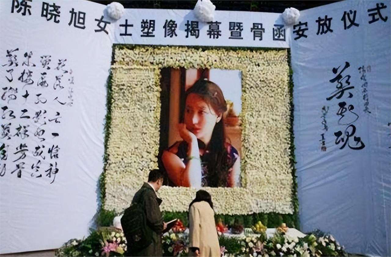 "林黛玉"陈晓旭葬礼:临终给父亲留下5个字,邓婕听罢悲痛欲绝