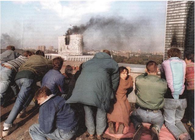 炮打白宫,35张罕见的老照片,1993年的俄罗斯