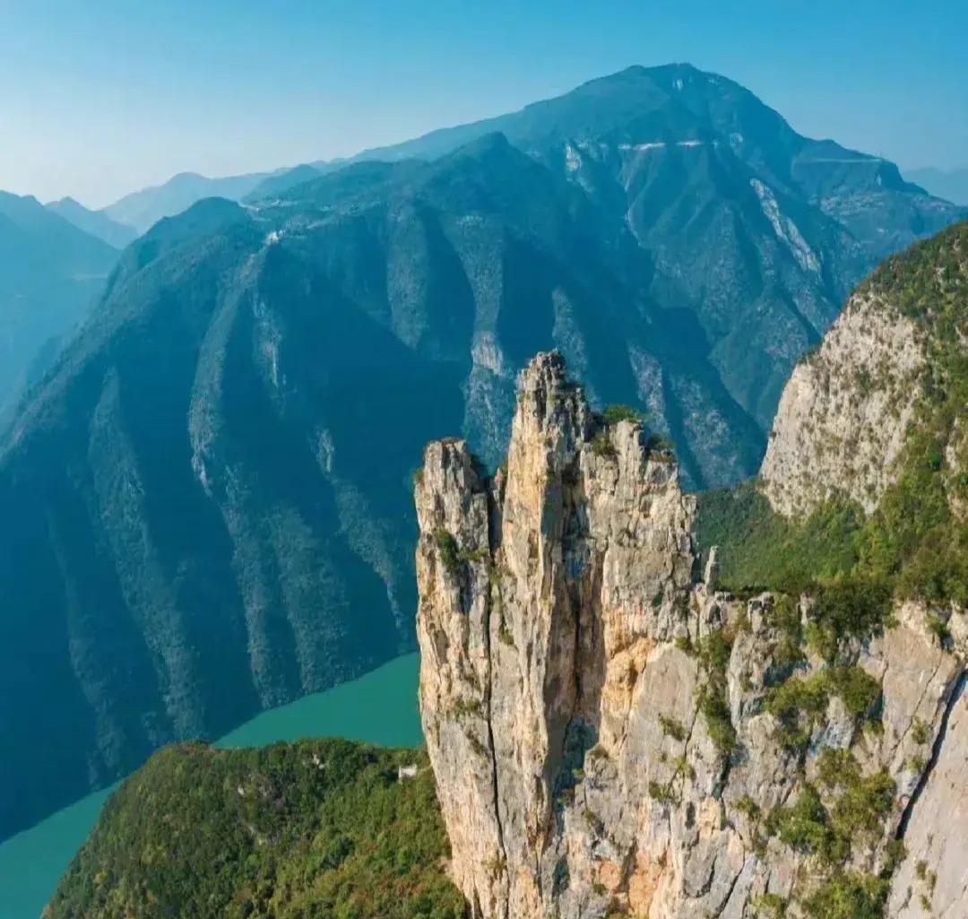 探秘巫山十二峰,领略神女峰绝美风光