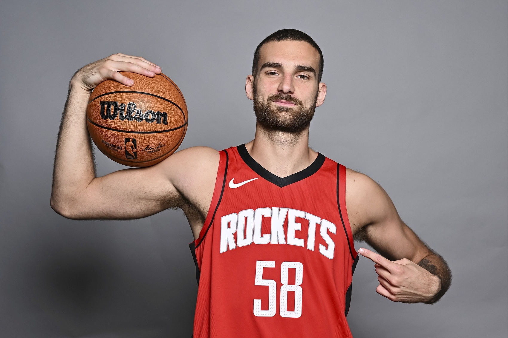 火箭队大名单尘埃落定,签约新锋线射手,斯通布局显谋略