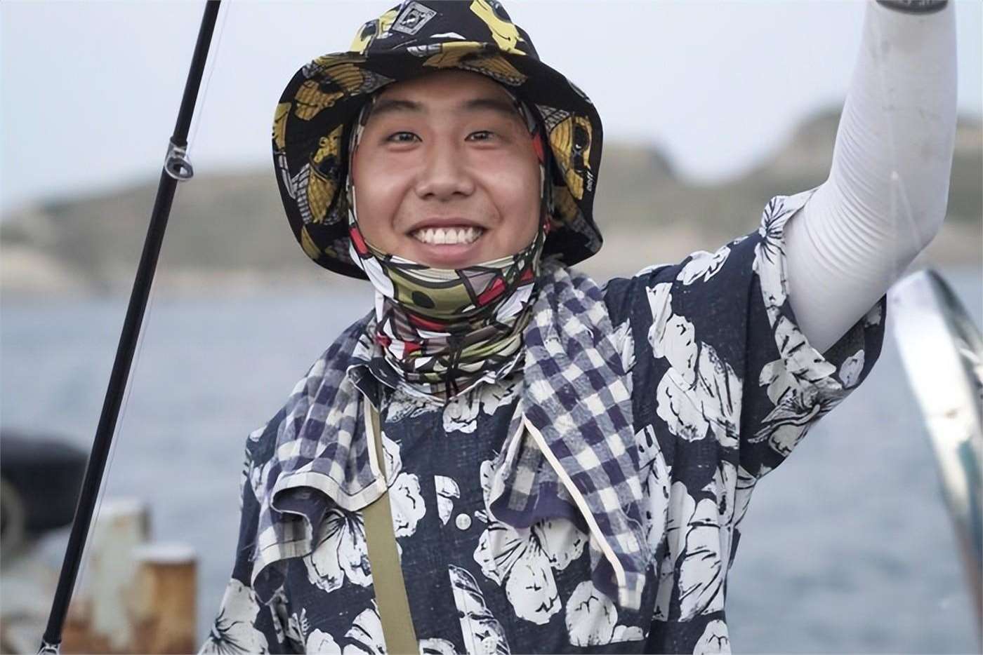 最凄惨网红"野食小哥",月工资七八千,千万粉丝账号被老板出售