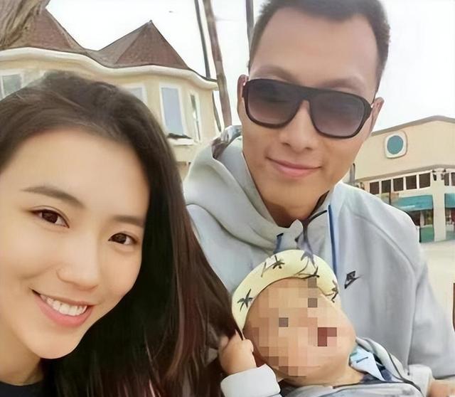 易建联老婆荆灵,人如其名宛如精灵,24岁放弃事业为易家2年生2子