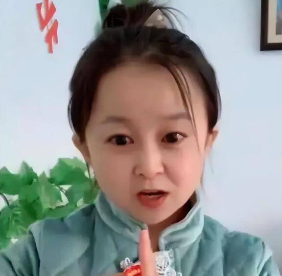 侏儒症女演员朱洁被曝出轨,遭前夫秦学仕实锤,聊天记录太炸裂