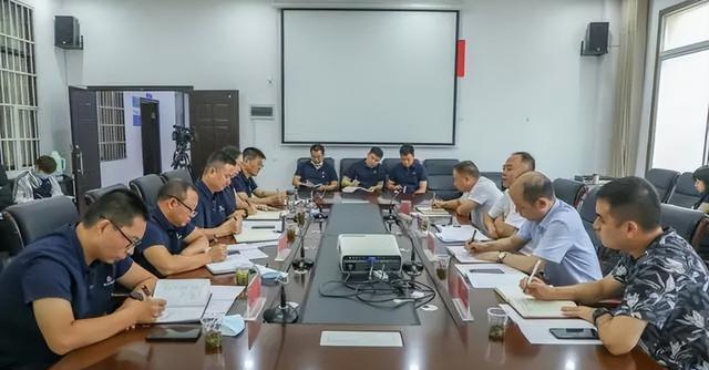 纪实:县委书记林龙飞,敛财600万,"后宫佳丽"几十名办群芳宴