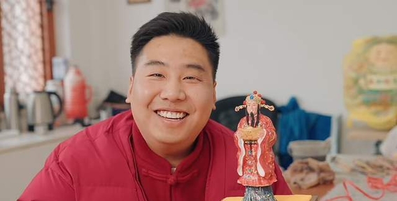 最悲惨网红"野食小哥",月工资七八千,千万粉丝账号被老板出售