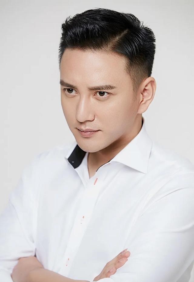 王仁君,风华正茂,电视剧《问苍茫》的领衔主演,有志青年的楷模