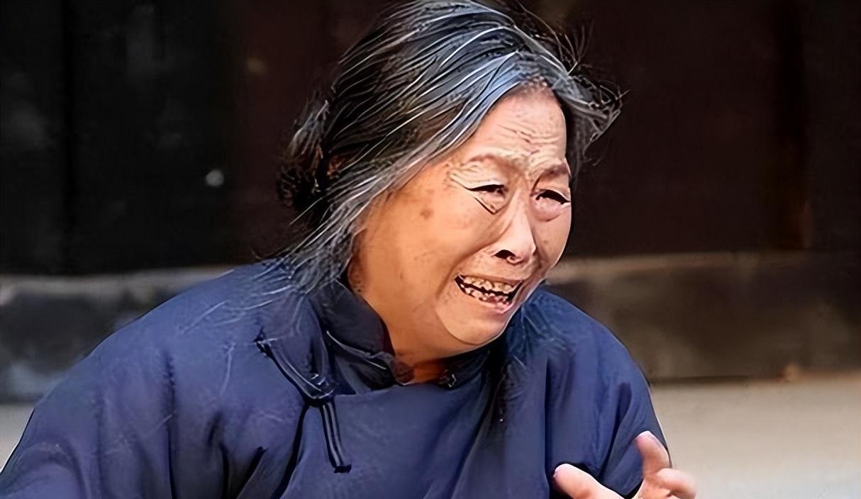 "丑娘"张少华,人丑心更丑,年轻时做恶事,晚年眼中常含泪水