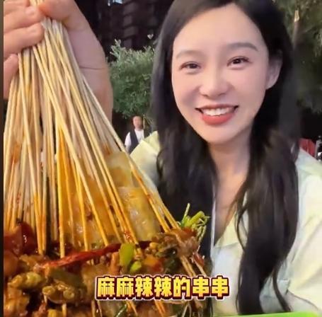 小贝饿了月子未出就汗蒸狂吃,复工心切引热议,网友一句话曝真相