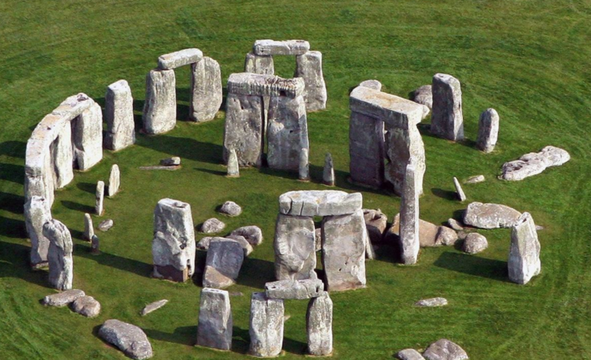 神秘而古老的卡纳克石阵,是比金字塔更加富有神秘色彩