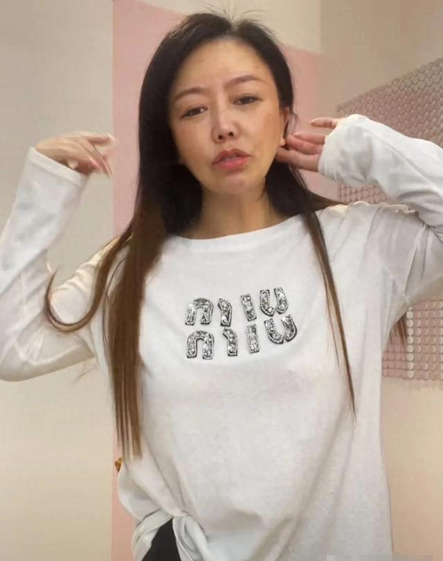 百万网红苹果姐姐烂脸后痛骂医生,虞美人躺枪:60万救不了一张脸