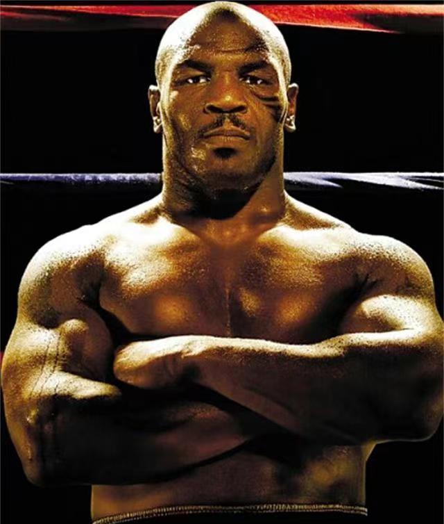 1992年拳王泰森入狱:与中年女狱警交往,天黑时偷偷约会