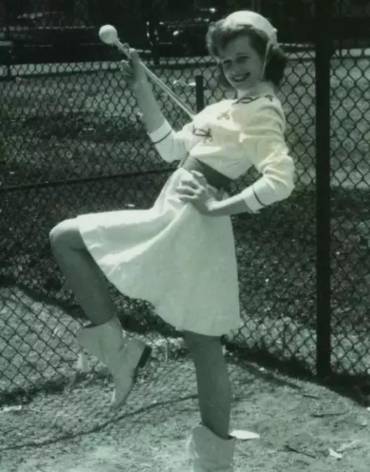 波姬小丝13岁惊艳世人,多次拒绝天王求婚,女儿没遗传她的高颜值