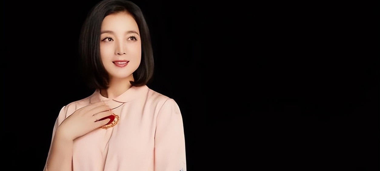 歌手白雪:38岁勇敢离婚,独力养子,44岁竟嫁小8岁鲜肉老公