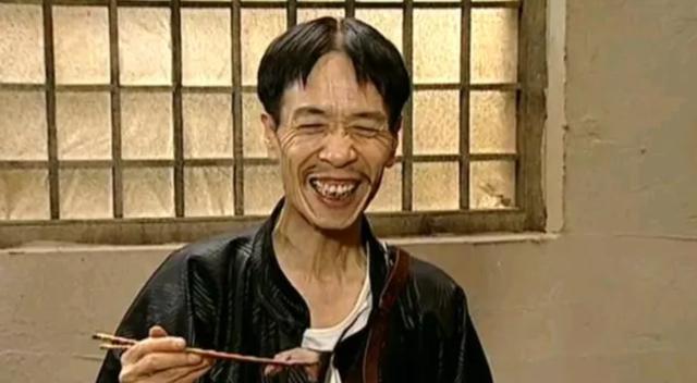 48岁才当演员的颜冠英,靠演"汉奸大火",妻子患抑郁症不离不弃