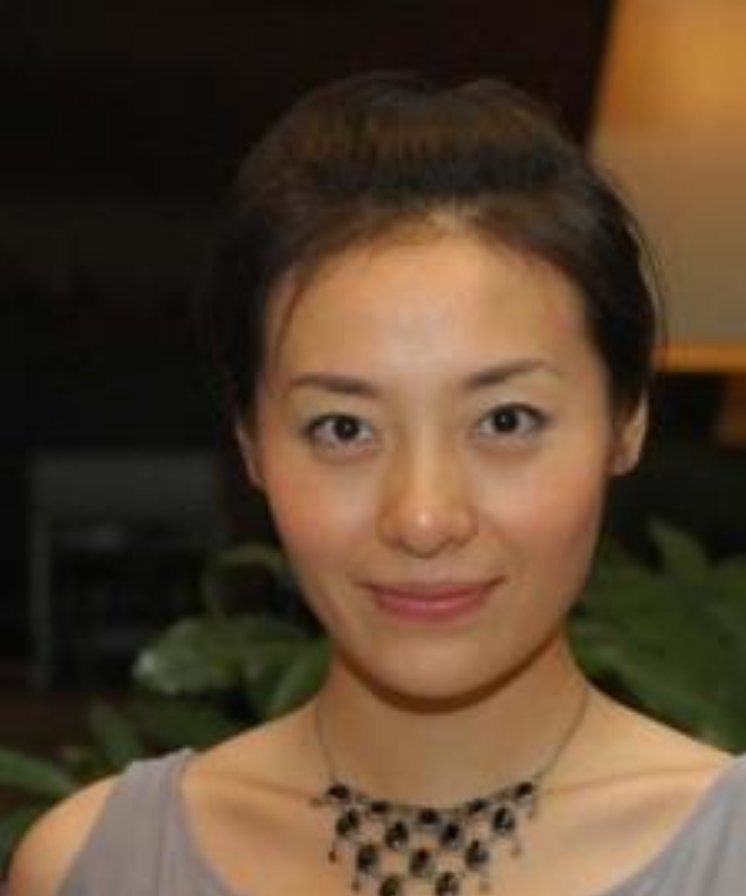 慕林杉紧身背心秀出好身材,央视主持人竟成企业高管