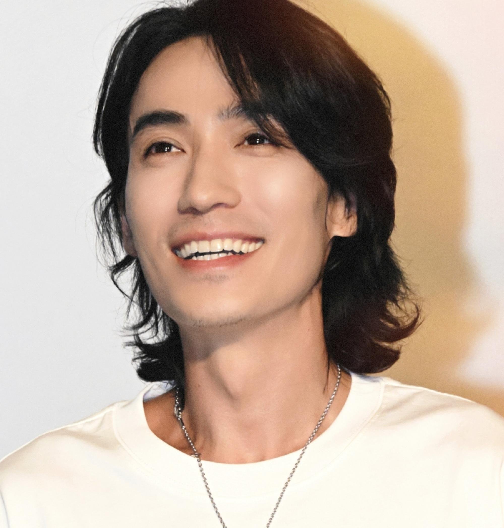 朱一龙露牙笑被嘲丑,看刘亦菲,才懂"笑露八齿"的重要性