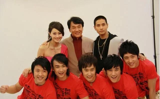 由成龙的接班人沦为18线演员,16年前的新七小福组合为何走向没落