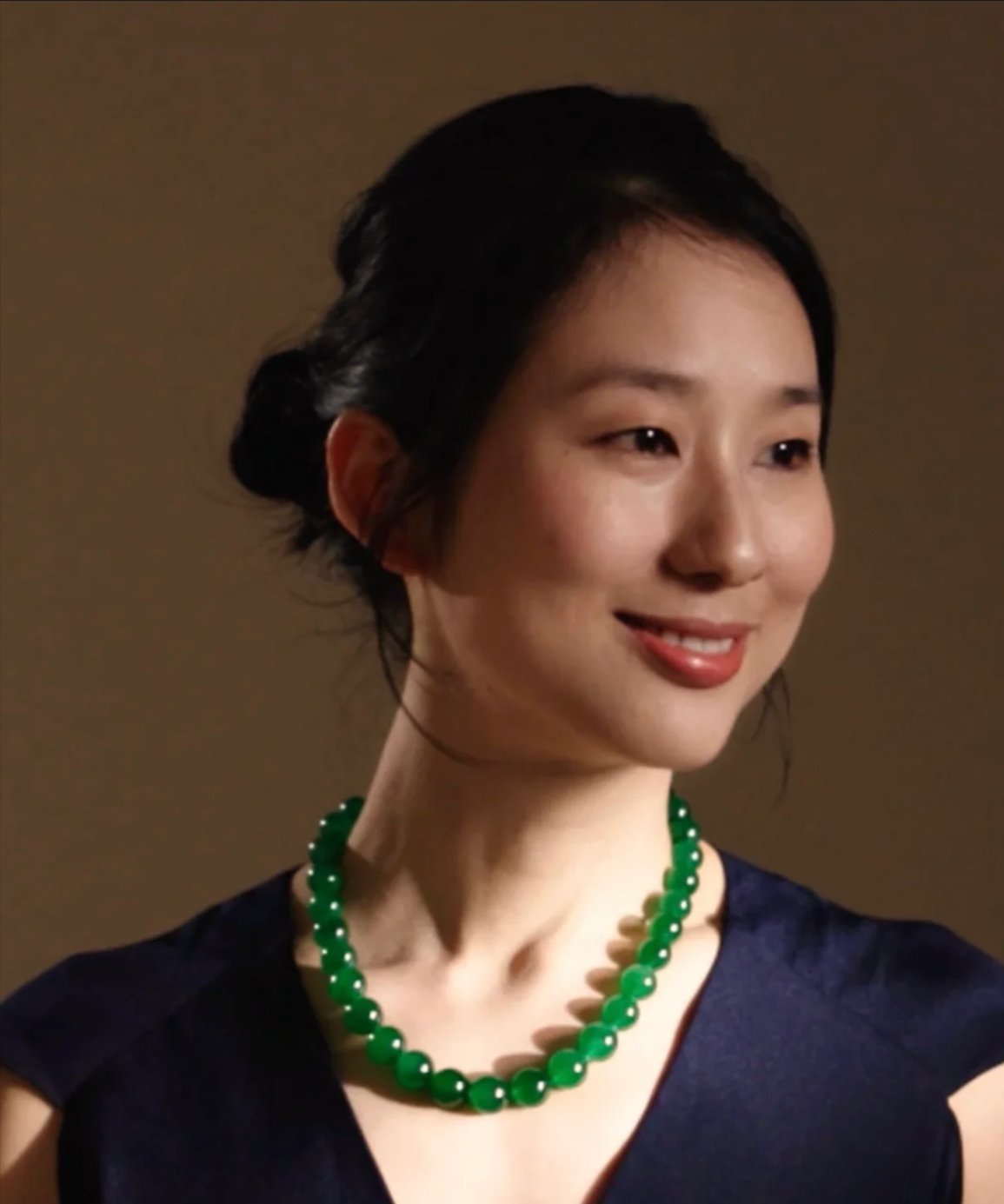一锤64亿?拍卖女神陈良玲这女人在台上富豪都得听她安排