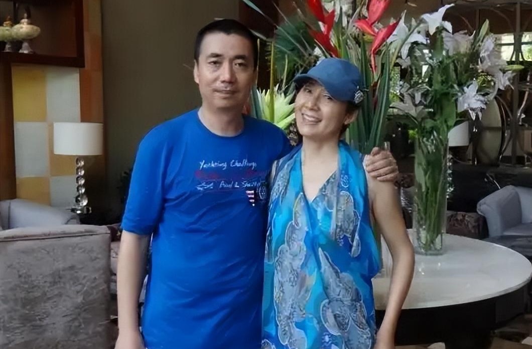 范明娶大6岁厉玲,视继子如己出,今继子成其骄傲与荣光