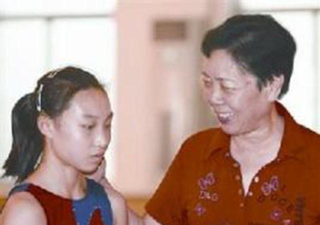 体操少女陆莉16岁夺冠,2年后因病退役,远嫁美国20多年不改国籍